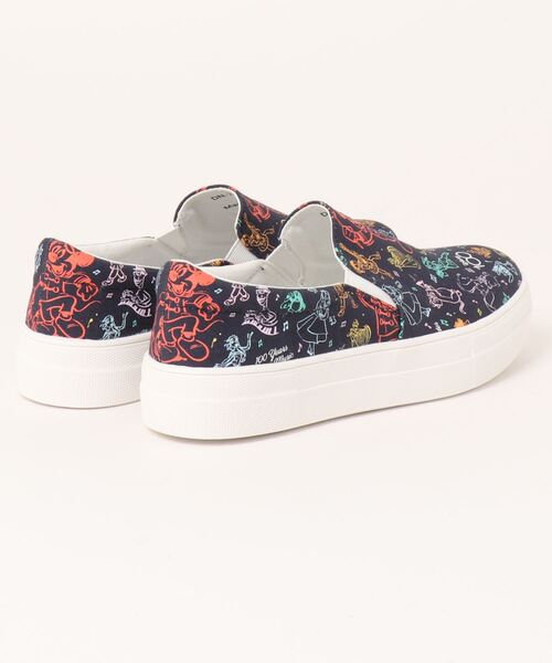 Disney(ディズニー)の「【Disney100周年記念】スリッポンシューズ(スニーカー・レディース・シルバー/レッド/グレー/ネイビー・L/M)」の6枚目の写真