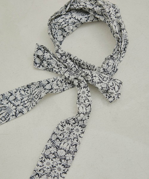 SALON adam et rope'（サロン アダム エ ロペ）の「【LIBERTY】リバティプリントターバンヘアバンド（ヘアバンド・レディース・ブラック/ブラウン/ピンク・FREE）」の2枚目の写真