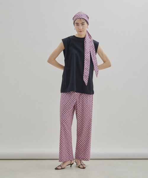 SALON adam et rope'（サロン アダム エ ロペ）の「【LIBERTY】リバティプリントターバンヘアバンド（ヘアバンド・レディース・ブラック/ブラウン/ピンク・FREE）」の4枚目の写真