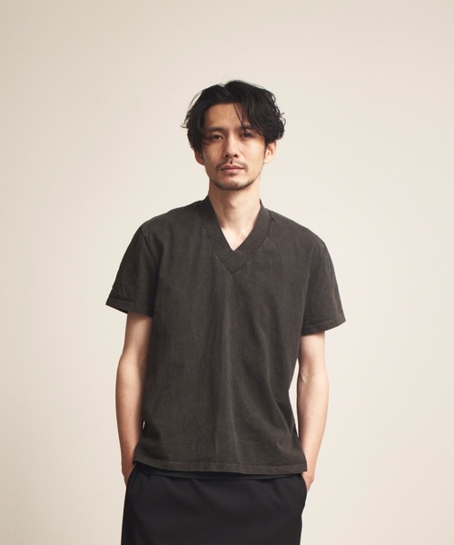 和ROBE(ワローブ)の「GOOD ON 別注 / JUBAN TEE ( PIGMENT DYE )(Tシャツ/カットソー・メンズ・グリーン/ネイビー/チャコール/ボルドー/カーキ・4/2/3)」の1枚目の写真