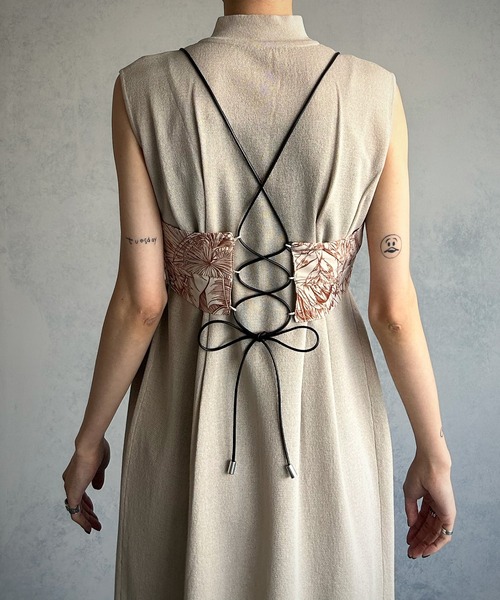 &g'aime（アンジェム）の「【&g’aime】フラワープリントビスチェ（シャツ/ブラウス・レディース・ネイビー/ブラウン・FREE）」の5枚目の写真