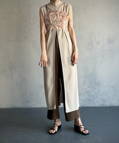 &g'aime（アンジェム）の「【&g’aime】フラワープリントビスチェ（シャツ/ブラウス・レディース・ネイビー/ブラウン・FREE）」の3枚目の写真