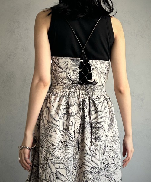 &g'aime（アンジェム）の「【&g’aime】フラワープリントビスチェ（シャツ/ブラウス・レディース・ネイビー/ブラウン・FREE）」の10枚目の写真