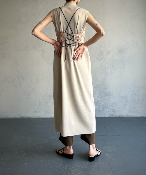 &g'aime（アンジェム）の「【&g’aime】フラワープリントビスチェ（シャツ/ブラウス・レディース・ネイビー/ブラウン・FREE）」の6枚目の写真