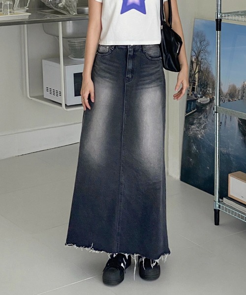 by muni:r（バイ ムニール）の「ユニークウォッシングデニムロングスカート（デニムスカート・レディース・ブルー/ダークグレー・SMALL/MEDIUM）」の2枚目の写真