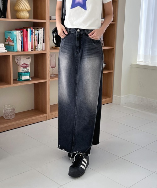 by muni:r（バイ ムニール）の「ユニークウォッシングデニムロングスカート（デニムスカート・レディース・ブルー/ダークグレー・SMALL/MEDIUM）」の3枚目の写真