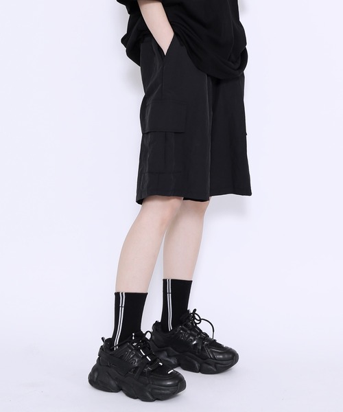 Figments（フィグメンツ）の「ナイロンカーゴショートパンツ（カーゴパンツ・レディース・ブラック/グレー・FREE）」の2枚目の写真