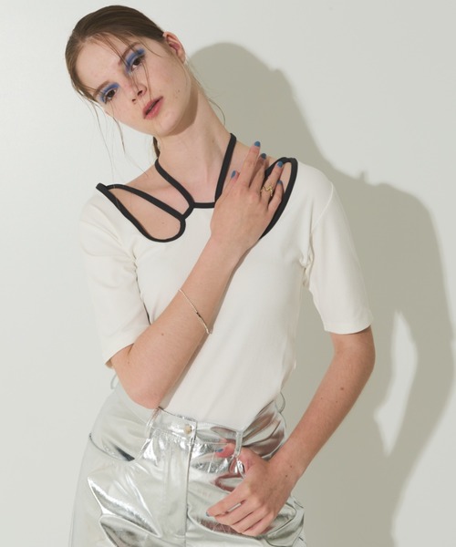 Solace（ソレイス）の「前後2WAY/バイカラーリボントップス（Tシャツ/カットソー・レディース・ブラック/ホワイト・FREE）」の8枚目の写真