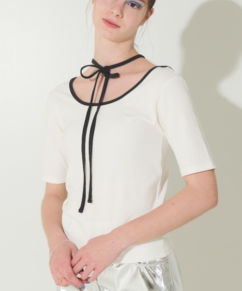 Solace（ソレイス）の「前後2WAY/バイカラーリボントップス（Tシャツ/カットソー・レディース・ブラック/ホワイト・FREE）」の4枚目の写真