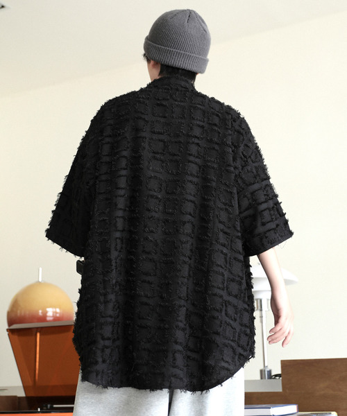 neos(ネオス)の「【neos -addictive design-】ビッグシルエット フリンジ ブロックチェック ハーフスリーブ シャツ(シャツ/ブラウス・メンズ・ブラック/チャコールグレー/ホワイト・MEDIUM/LARGE/X-LARGE)」の9枚目の写真