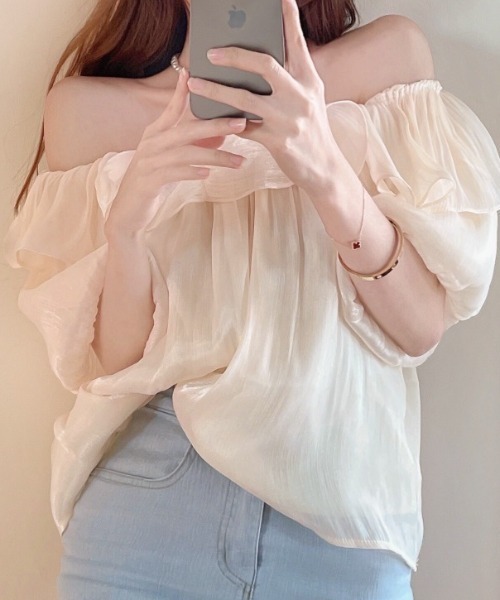 deux amour(ドゥーザムール)の「オフショルダーシャイニー短丈トップス(チューブトップ・レディース・ラベンダー/アイボリー・FREE(9))」の1枚目の写真