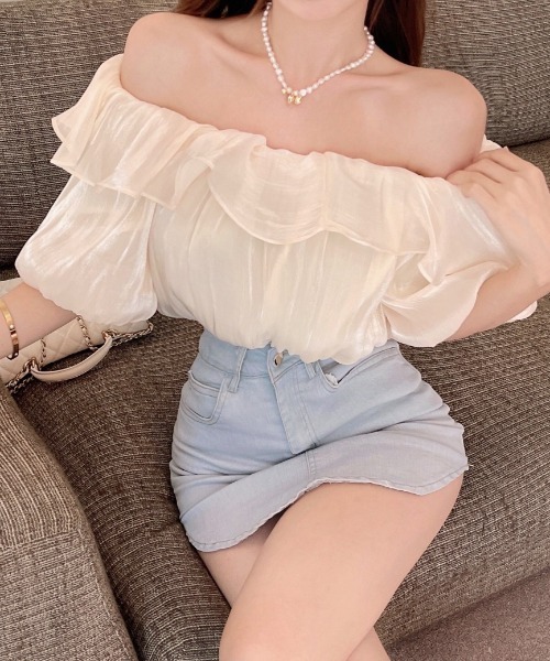 deux amour(ドゥーザムール)の「オフショルダーシャイニー短丈トップス(チューブトップ・レディース・ラベンダー/アイボリー・FREE(9))」の10枚目の写真