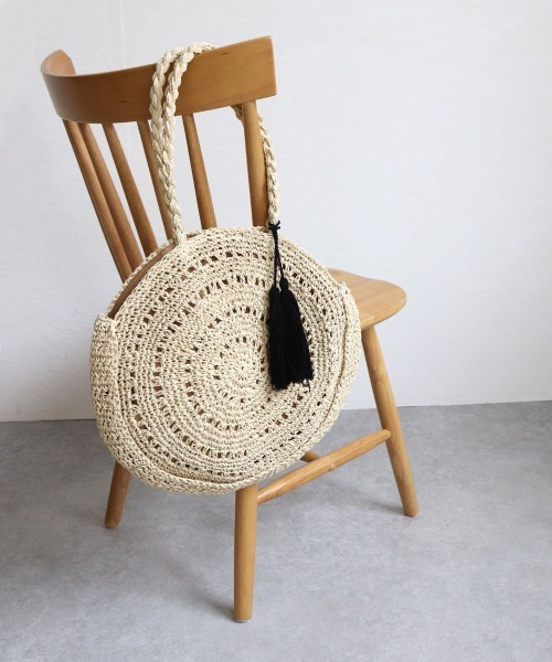 T・S・L（ティーエスエル）の「【T・S・L】サークルペーパー編みバッグ タッセル付き 雑材 1234-207-1（トートバッグ・レディース・ベージュ/ブラウン/グリーン・FREE）」の4枚目の写真