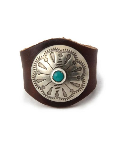 BEAUTY&YOUTH UNITED ARROWS（ビューティーアンドユースユナイテッドアローズ）の「＜YUKETEN＞ LTR CONCHO RING/リング（リング・メンズ・ブラック/ブラウン・LARGE/MEDIUM）」の4枚目の写真