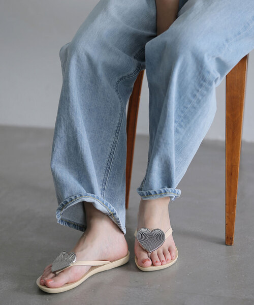 La TOTALITE（ラトータリテ）の「【IPANEMA/イパネマ】ハートビーチサンダル（サンダル・レディース・ベージュ/カーキ・36/37）」の2枚目の写真