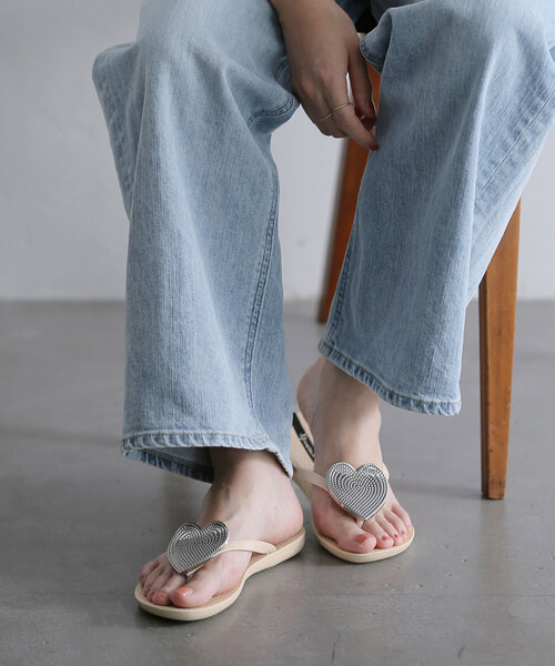 La TOTALITE（ラトータリテ）の「【IPANEMA/イパネマ】ハートビーチサンダル（サンダル・レディース・ベージュ/カーキ・36/37）」の4枚目の写真