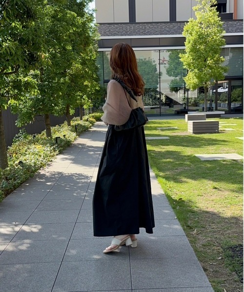 t a r o s u（タロス）の「volume cami shirring onepiece/ボリュームキャミシャーリングワンピース（ワンピース・レディース・ベージュ/ブラック・FREE）」の7枚目の写真