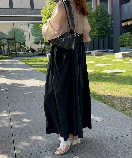 t a r o s u（タロス）の「volume cami shirring onepiece/ボリュームキャミシャーリングワンピース（ワンピース・レディース・ベージュ/ブラック・FREE）」の13枚目の写真