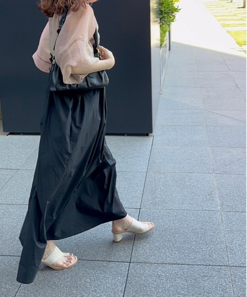 t a r o s u（タロス）の「volume cami shirring onepiece/ボリュームキャミシャーリングワンピース（ワンピース・レディース・ベージュ/ブラック・FREE）」の17枚目の写真