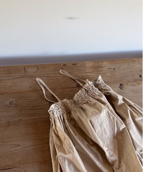 t a r o s u（タロス）の「volume cami shirring onepiece/ボリュームキャミシャーリングワンピース（ワンピース・レディース・ベージュ/ブラック・FREE）」の21枚目の写真