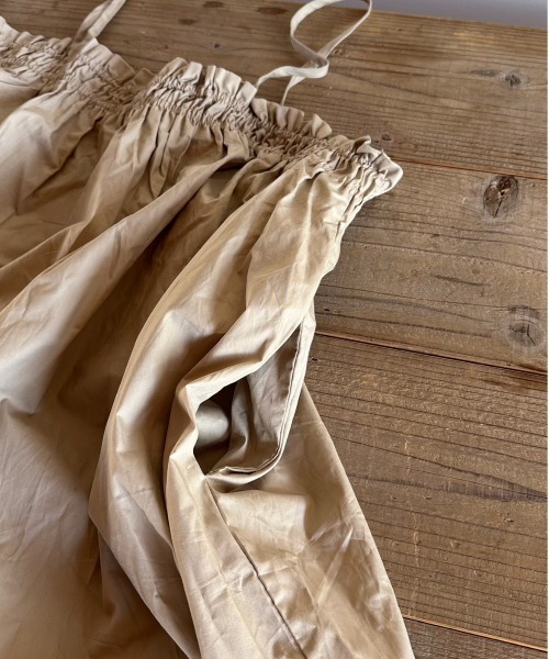 t a r o s u（タロス）の「volume cami shirring onepiece/ボリュームキャミシャーリングワンピース（ワンピース・レディース・ベージュ/ブラック・FREE）」の18枚目の写真