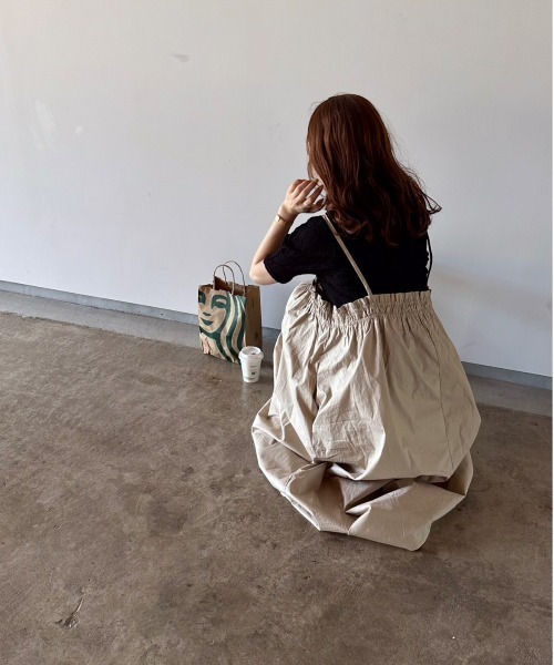 t a r o s u（タロス）の「volume cami shirring onepiece/ボリュームキャミシャーリングワンピース（ワンピース・レディース・ベージュ/ブラック・FREE）」の16枚目の写真