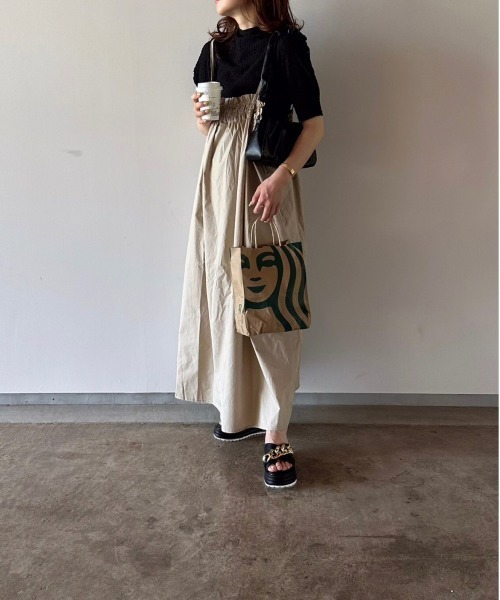 t a r o s u（タロス）の「volume cami shirring onepiece/ボリュームキャミシャーリングワンピース（ワンピース・レディース・ベージュ/ブラック・FREE）」の6枚目の写真