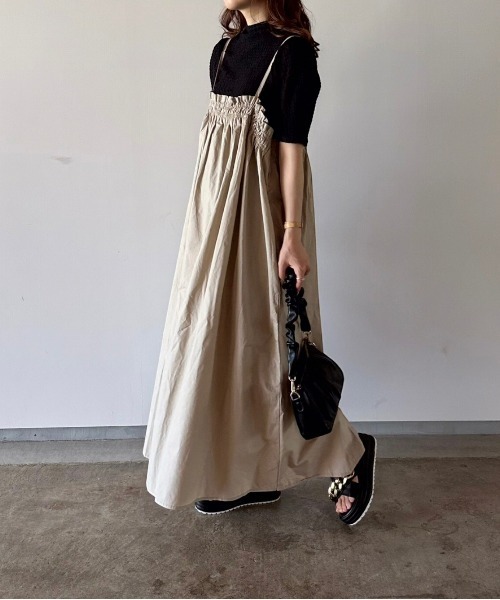 t a r o s u（タロス）の「volume cami shirring onepiece/ボリュームキャミシャーリングワンピース（ワンピース・レディース・ベージュ/ブラック・FREE）」の3枚目の写真