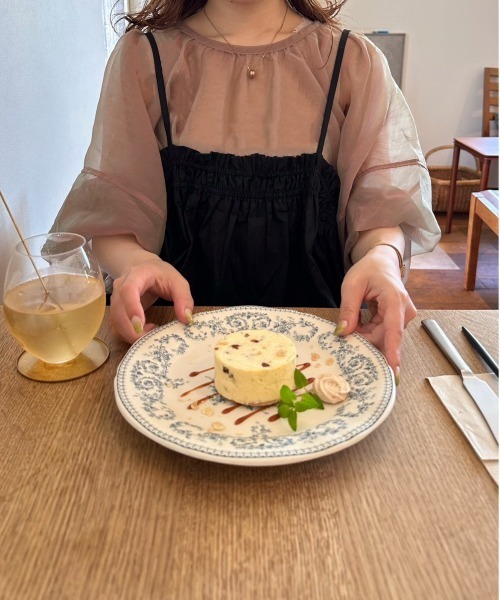 t a r o s u（タロス）の「volume cami shirring onepiece/ボリュームキャミシャーリングワンピース（ワンピース・レディース・ベージュ/ブラック・FREE）」の8枚目の写真