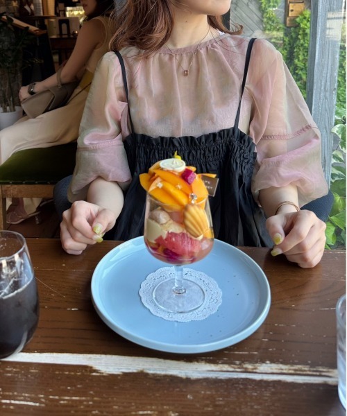 t a r o s u（タロス）の「volume cami shirring onepiece/ボリュームキャミシャーリングワンピース（ワンピース・レディース・ベージュ/ブラック・FREE）」の5枚目の写真