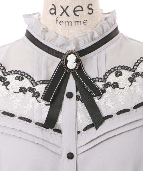 axes femme(アクシーズファム)の「ブローチ付ブラウス(シャツ/ブラウス・レディース・グレー/ネイビー/キナリ・FREE)」の13枚目の写真