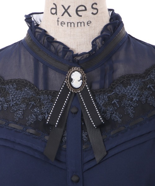 axes femme(アクシーズファム)の「ブローチ付ブラウス(シャツ/ブラウス・レディース・グレー/ネイビー/キナリ・FREE)」の11枚目の写真