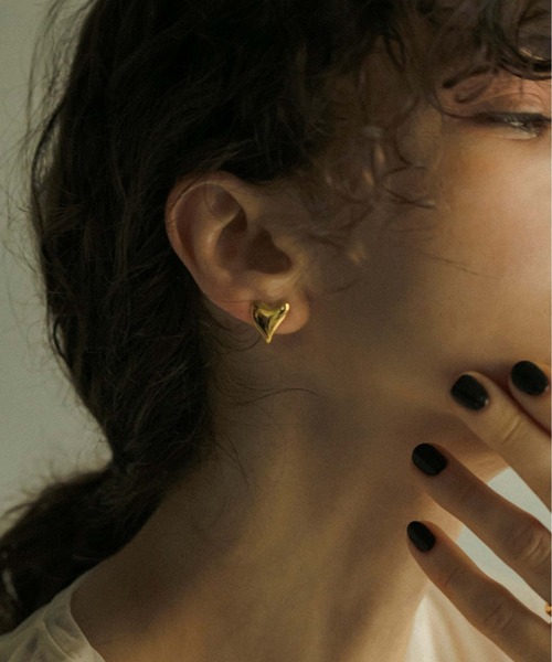 LAPUIS（ラピュイ）の「LAPUIS(ラピュイ)Coil Heartイヤリング（イヤリング・レディース・マルチ/ゴールド・FREE）」の2枚目の写真