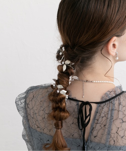 Cupid Heart(キューピッドハート)の「【Cupid Heart】結婚式アクセ!メタルリーフパールヘッドドレス(その他ヘアアクセサリー・レディース・シルバー・MEDIUM)」の3枚目の写真