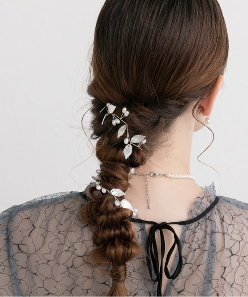 Cupid Heart(キューピッドハート)の「【Cupid Heart】結婚式アクセ!メタルリーフパールヘッドドレス(その他ヘアアクセサリー・レディース・シルバー・MEDIUM)」の4枚目の写真