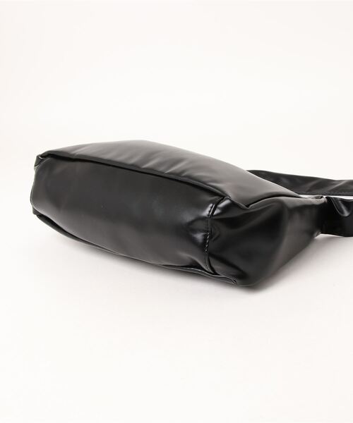 florist(フローリスト)の「【2WAY/3WAY】韓国ファッションシャーリングラッフルリボンレザーショルダーバッグ/ハンドバッグ/ホーボーバッグ(ショルダーバッグ・レディース・オフホワイト/ブラック/グレー/モカ/セージグリーン/キャメル/ライトイエロー/ピンクベージュ/シルバー・FREE)」の13枚目の写真