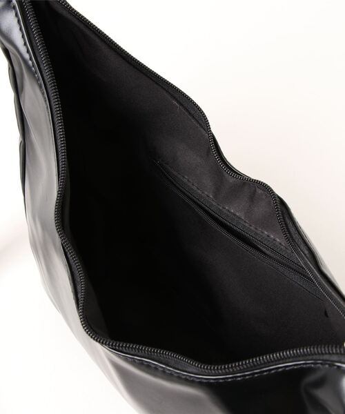 florist(フローリスト)の「【2WAY/3WAY】韓国ファッションシャーリングラッフルリボンレザーショルダーバッグ/ハンドバッグ/ホーボーバッグ(ショルダーバッグ・レディース・オフホワイト/ブラック/グレー/モカ/セージグリーン/キャメル/ライトイエロー/ピンクベージュ/シルバー・FREE)」の14枚目の写真