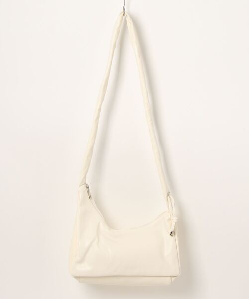 florist(フローリスト)の「【2WAY/3WAY】韓国ファッションシャーリングラッフルリボンレザーショルダーバッグ/ハンドバッグ/ホーボーバッグ(ショルダーバッグ・レディース・オフホワイト/ブラック/グレー/モカ/セージグリーン/キャメル/ライトイエロー/ピンクベージュ/シルバー・FREE)」の12枚目の写真