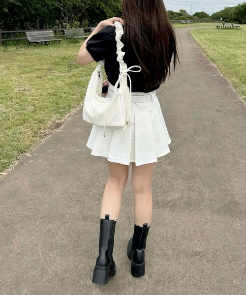 florist(フローリスト)の「【2WAY/3WAY】韓国ファッションシャーリングラッフルリボンレザーショルダーバッグ/ハンドバッグ/ホーボーバッグ(ショルダーバッグ・レディース・オフホワイト/ブラック/グレー/モカ/セージグリーン/キャメル/ライトイエロー/ピンクベージュ/シルバー・FREE)」の22枚目の写真