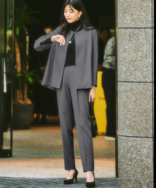 7days Life Styling（セブンデイズライフスタイリング）の「【洗える・ストレッチ】ウール調ノーカラージャケットパンツスーツ（ジャケット+テーパードパンツ）（スーツセット・レディース・ブラック/グレー系/ネイビー/グレー系その他・3L/M/LL/L/S/4L/5L/6L/8L）」の2枚目の写真