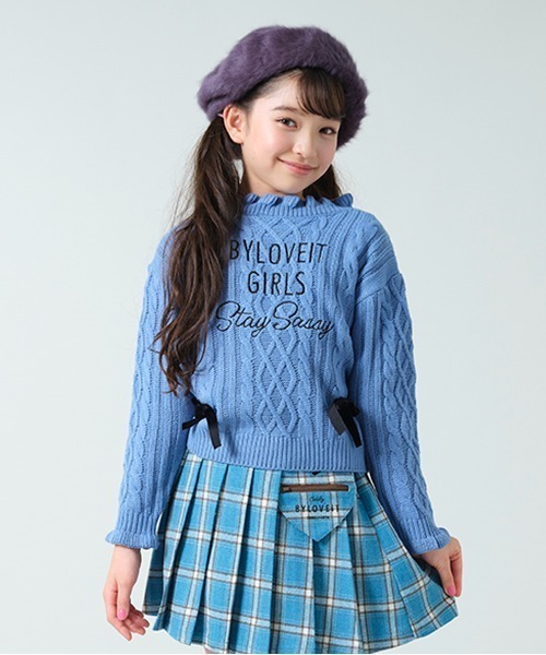 by LOVEiT（バイラビット）の「リボン付きケーブルニット（ニット/セーター・キッズ・モカ/ブルー/オフホワイト/ブラック・140cm/150cm/160cm/130cm/120cm）」の4枚目の写真
