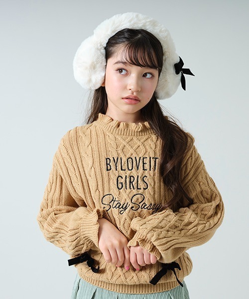 by LOVEiT（バイラビット）の「リボン付きケーブルニット（ニット/セーター・キッズ・モカ/ブルー/オフホワイト/ブラック・140cm/150cm/160cm/130cm/120cm）」の5枚目の写真