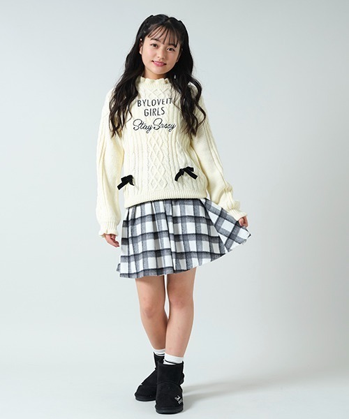 by LOVEiT（バイラビット）の「リボン付きケーブルニット（ニット/セーター・キッズ・モカ/ブルー/オフホワイト/ブラック・140cm/150cm/160cm/130cm/120cm）」の8枚目の写真