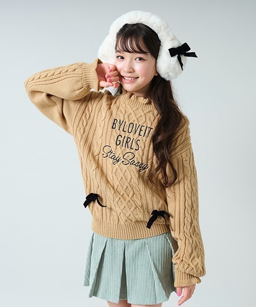 by LOVEiT（バイラビット）の「リボン付きケーブルニット（ニット/セーター・キッズ・モカ/ブルー/オフホワイト/ブラック・140cm/150cm/160cm/130cm/120cm）」の11枚目の写真