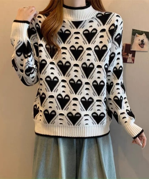 SHEENA(シーナ)の「ハート柄モックネックニットトップス(ニット/セーター・レディース・ホワイト系/ブラック/カーキ/ホワイト/ピンク/マスタード・M)」の7枚目の写真