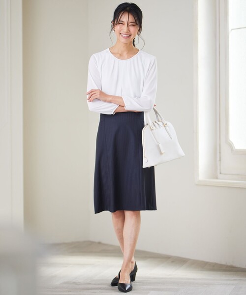23区(ニジュウサンク)の「【洗える】シルキーデシン ボールチェーン カットソー(Tシャツ/カットソー・レディース・スカイブルー系/ホワイト系/ネイビー系/ピンク系・40/38)」の6枚目の写真