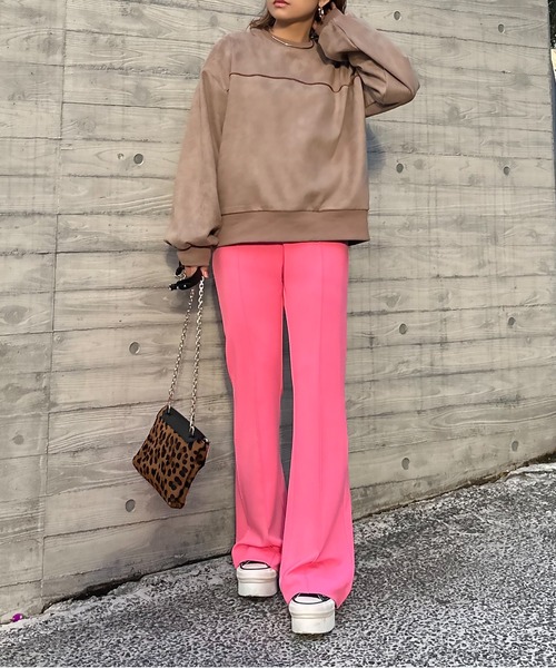 mi via loca（ミヴィアロカ）の「【リバーシブル2WAY】 スウェード×ボア 配色ステッチBIGプルオーバー（スウェット・レディース・ベージュ/ブラック/チャコールグレー/サンドベージュ・FREE）」の16枚目の写真