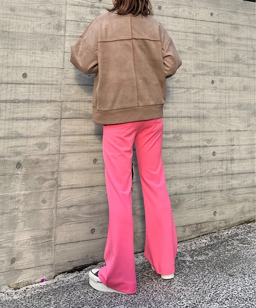 mi via loca（ミヴィアロカ）の「【リバーシブル2WAY】 スウェード×ボア 配色ステッチBIGプルオーバー（スウェット・レディース・ベージュ/ブラック/チャコールグレー/サンドベージュ・FREE）」の19枚目の写真