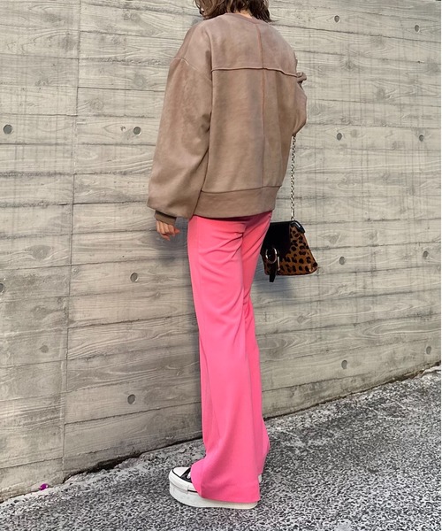 mi via loca（ミヴィアロカ）の「【リバーシブル2WAY】 スウェード×ボア 配色ステッチBIGプルオーバー（スウェット・レディース・ベージュ/ブラック/チャコールグレー/サンドベージュ・FREE）」の18枚目の写真