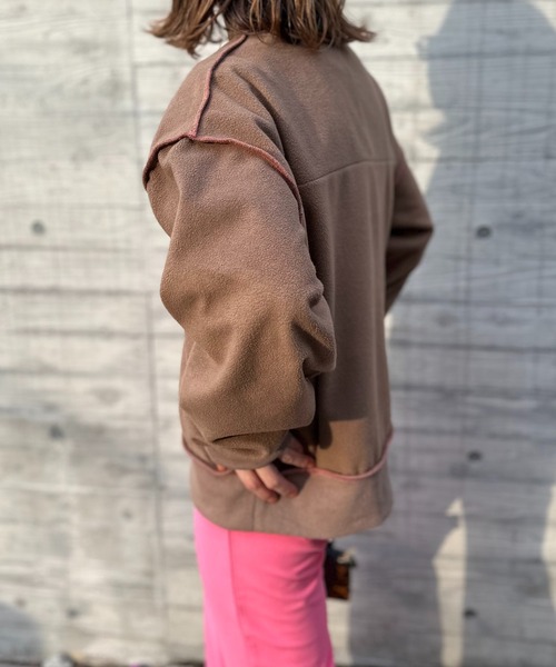 mi via loca（ミヴィアロカ）の「【リバーシブル2WAY】 スウェード×ボア 配色ステッチBIGプルオーバー（スウェット・レディース・ベージュ/ブラック/チャコールグレー/サンドベージュ・FREE）」の22枚目の写真